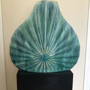 Abstract ceramic base